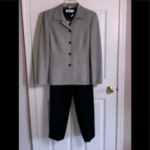 Black and white 3 pc. Pant suit